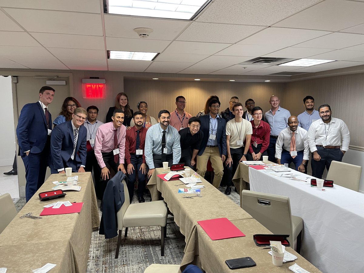 julianguitron's tweet photo. President-elect @doraid_jarrar leading the #medicalstudent workshop at @ECTSS_CTsurg annual meeting in Miami #ectss2022 https://t.co/RCvMrbSmQS
