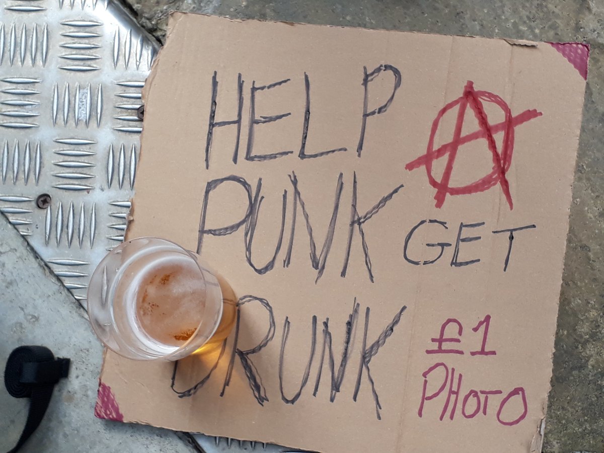 CommiePunk17's tweet photo. #HelpAPunkGetDrunk #Punk #Punkrocker #Harrogate #HarrogateTown #Yorkshire https://t.co/Es4Myr5vPP