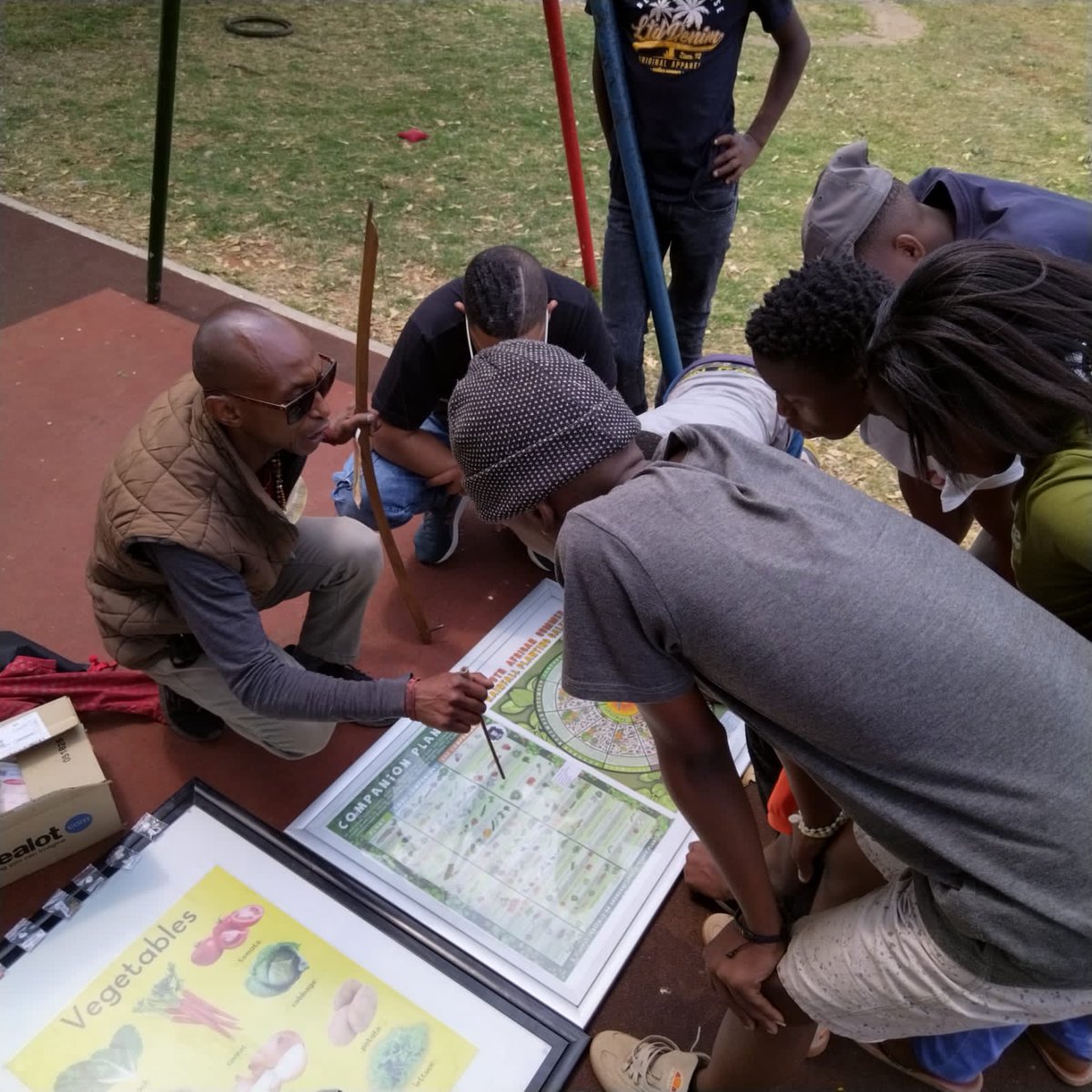 RehanaTBF's tweet photo. ⁦@ChampionSAfrica⁩ ⁦@sunnyboymorgan⁩ ⁦@Slovocyd⁩ Thanks to Debbie Cockerell for introducing us to Maluleme Q and Lance  - what an experience to learn from wisdom traditions and specifically about seed sovereignty, medicinal power of food and tye possibilities! https://t.co/2fXdR4yqDv