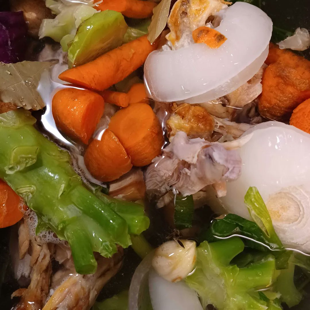 coreymcmaken's tweet image. Stock Day starts with pulling veggie scraps from the freezer. #food #cooking #stockday