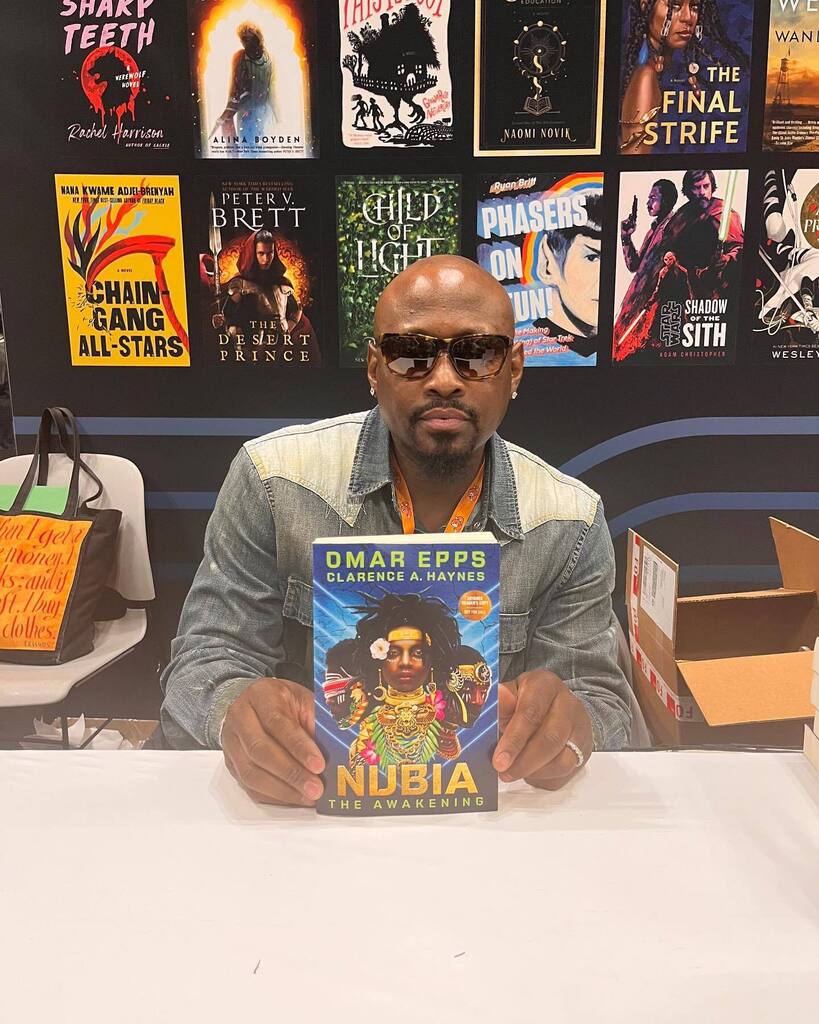 ComicConNYC2022! 🙌🏾
We did that! 😁 Thank you to everyone who came thru and showed love! I truly appreciate all of you✊🏾✊🏾
#NubiaTheAwakening🔥🔥🔥
#FromTheMudToRoses🌹🌹🌹
#SupportBlackAuthors📚📚 instagr.am/p/CjdRvBmAwzq/
