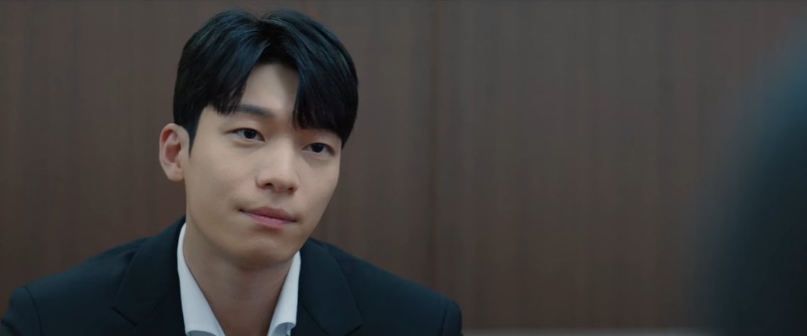 StandardMuse's tweet photo. The face of a man who just gave up 70 billion won and is going to jail to protect the girl he loves.

#littlewomen #littlewomenep11 #choidoil https://t.co/hbDKmMxaCV