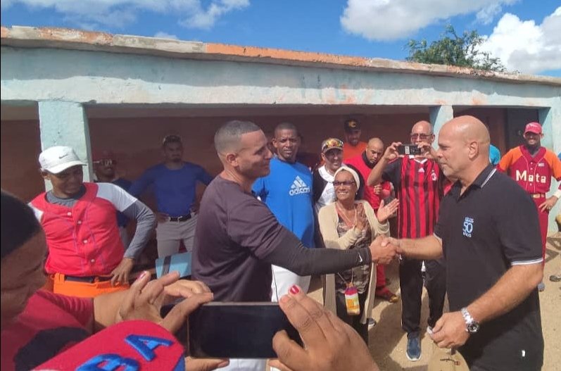 GHNordelo5's tweet photo. Estamos en el estadio de béisbol de Sagua La Grande, donde Villa Clara y Cienfuegos discuten el campeonato central de la Liga Azucarera. #Cuba   #CDRCuba #SoyCederista #SomosDelBarrio https://t.co/DySUS7eEvD