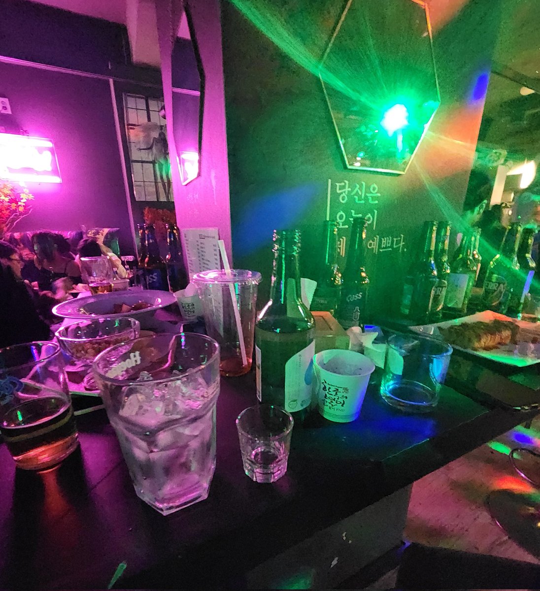 CDhyuna's tweet image. 불꽃축제 때문인지 사람되게 많당🤯

#영등포 #시디 #쉬멜 #트젠 #여장
#섹트 #건오 #오프 #술한잔 💕