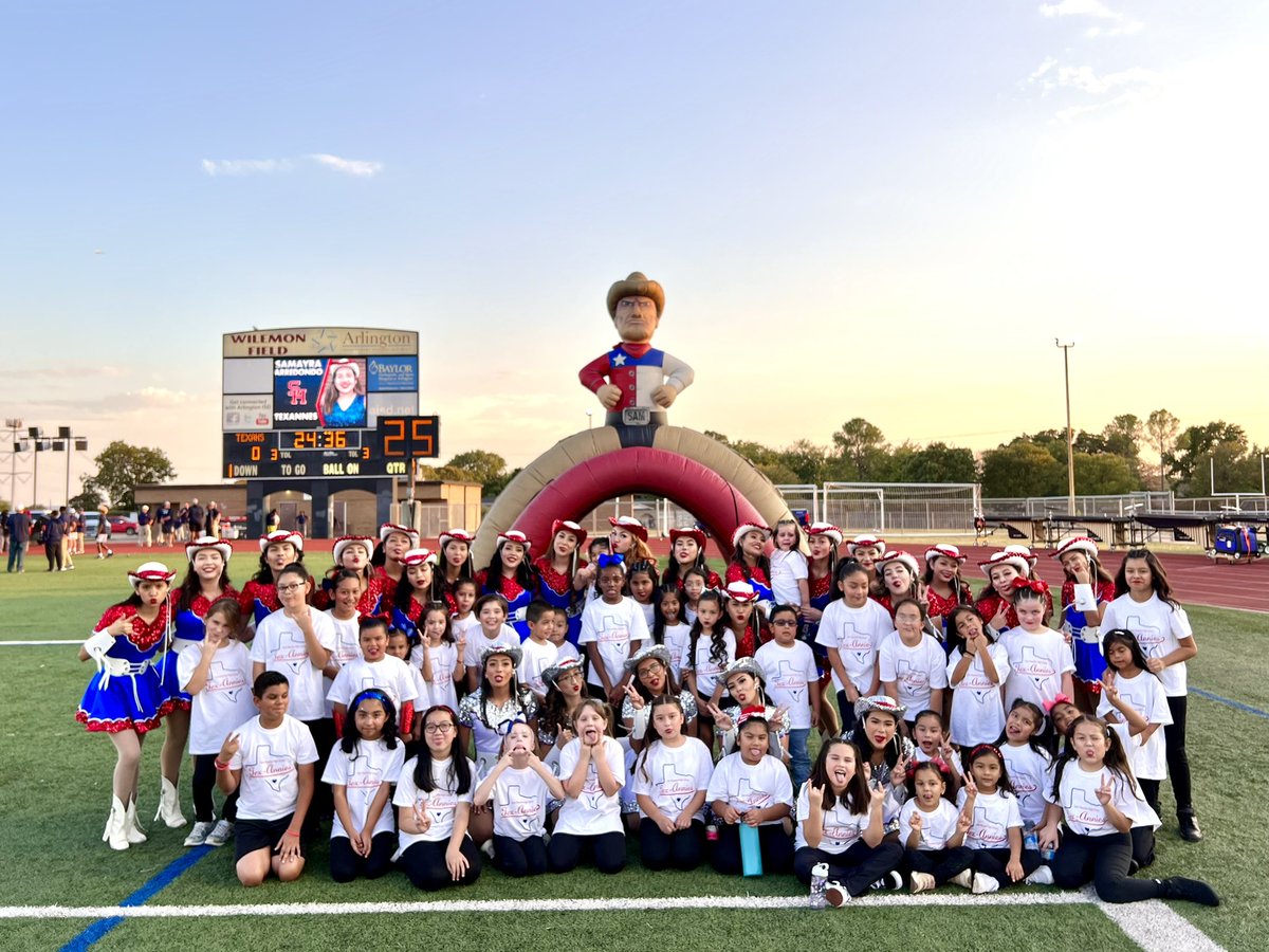 We’d like to thank all of our mini dancers and their parents for joining us last night! We can’t wait to dance with you again next year! 🥰 #shhs #drillteam