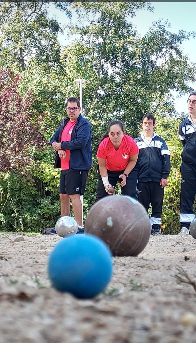 Brianclubdepor's tweet photo. Estupenda jornada de petanca en Huertas del Obispo con campeonato @fedeacyl gracias a #clubpetancasotillo por acompañarnos .
@PMDPalencia @FSanCebrian @PlenaCyL https://t.co/GvUMJzVcEe