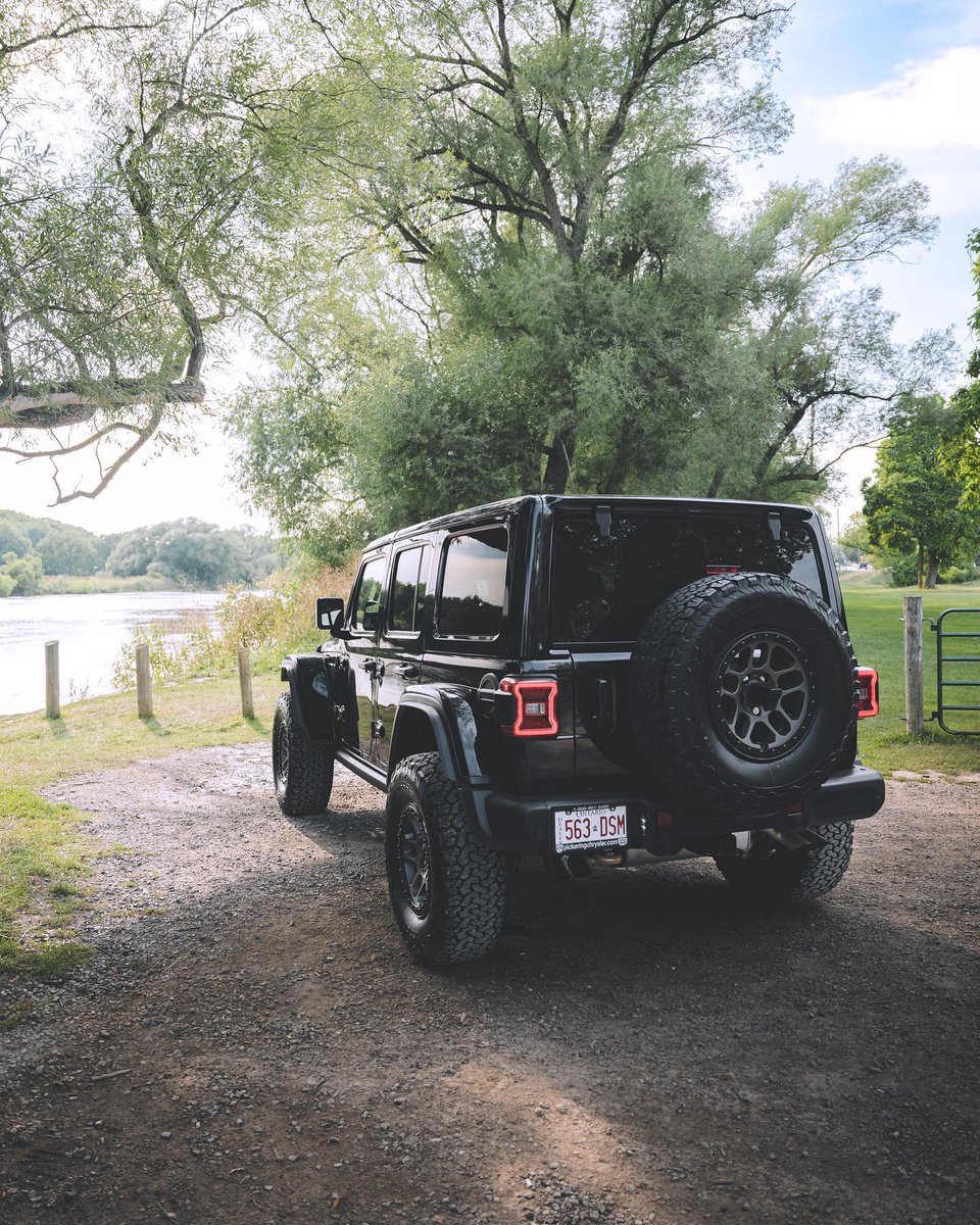 JeepCanada's tweet photo. What a sight😍

📸: svr.toronto https://t.co/cfdgoXfIJK