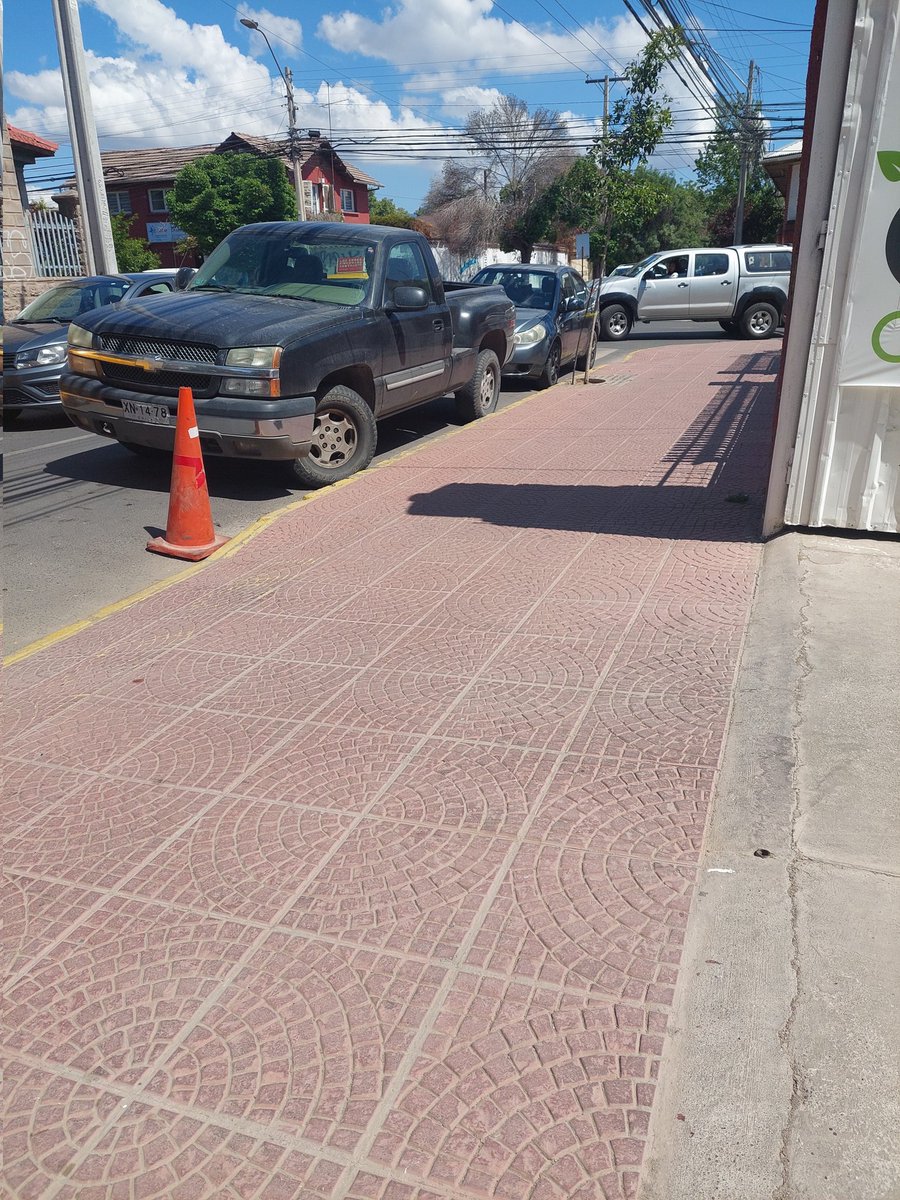 DaLosAndes's tweet photo. @MuniLosAndes @Carabdechile @losandesonline1 ¿y esto se permite ?Rodriguez / yerbas Buenas https://t.co/rt1kxlAFOT