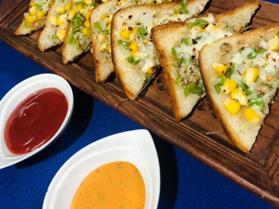 Corn Chilli Toast | छोटी छोटी भूख के लिए परफेक्ट स्नैक्स | Cheese Toast ... youtu.be/frJvooKbcrM via @YouTube #snacks #chillitoast #cheesechillitoast #cravingscall #RecipeOfTheDay