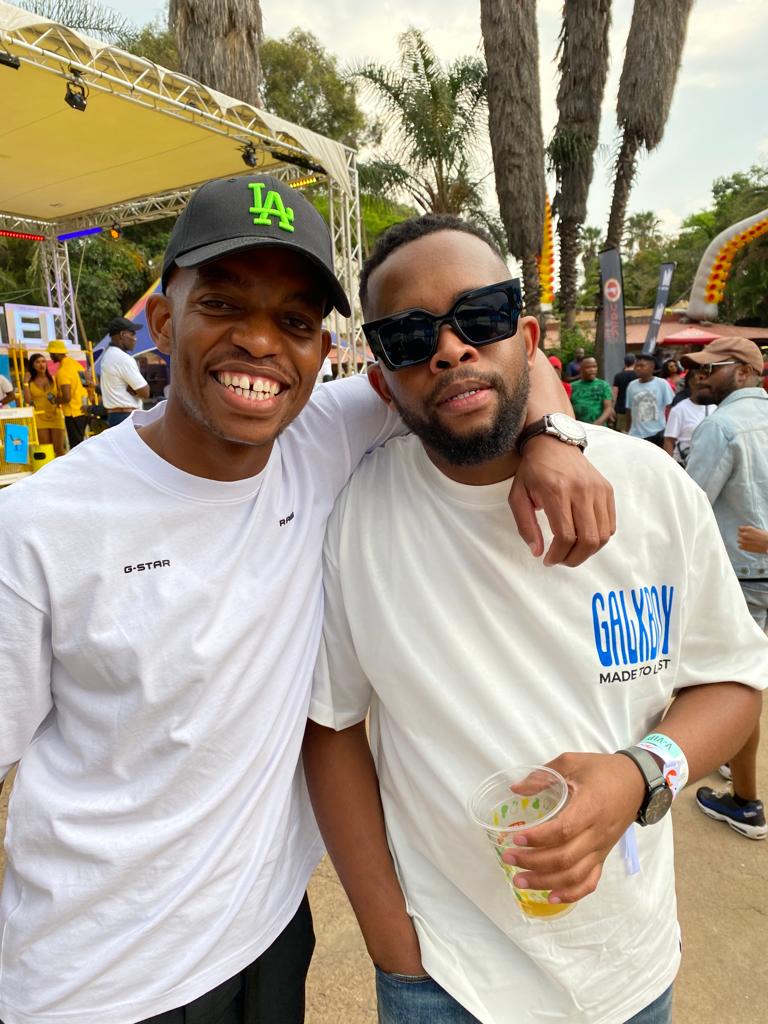Major_Mello1's tweet photo. One of the best relationships I've ever seen between brothers. Dankie jitas👊🏾❤️ @_Bowza @NgwaneBB1 https://t.co/5q1lk4VTSy