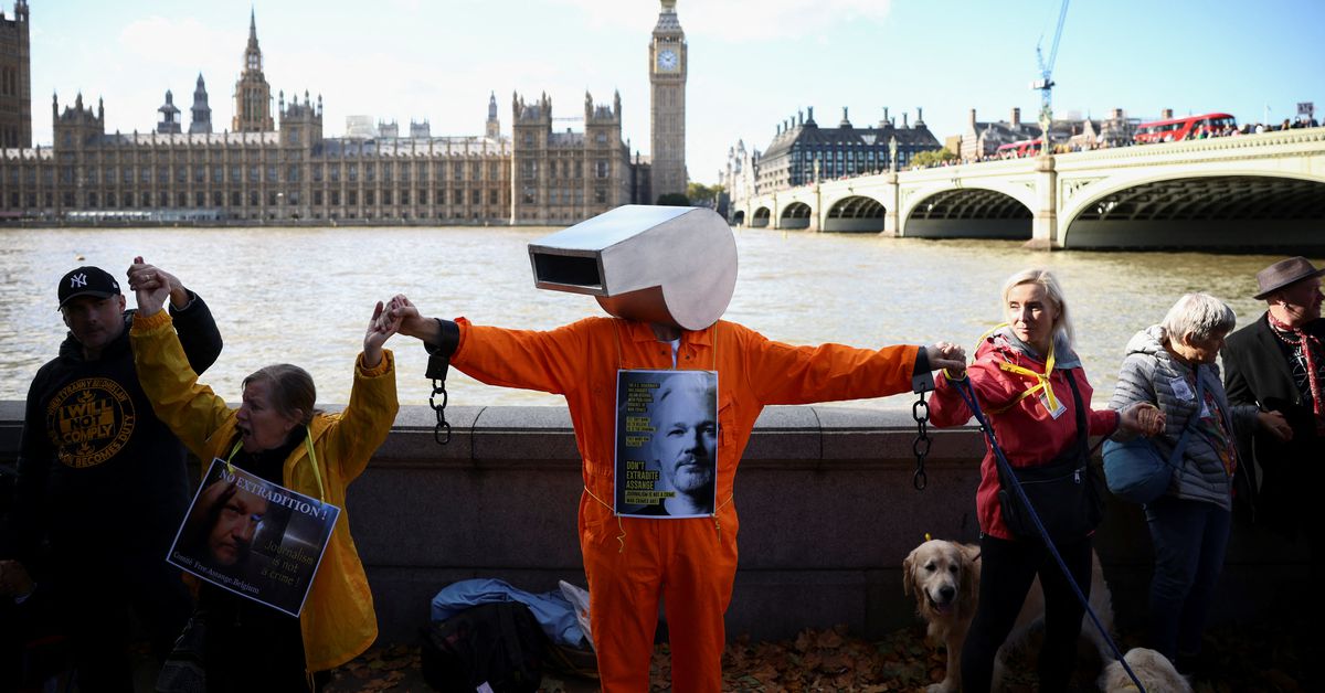 Reuters's tweet photo. Assange supporters form human chain at UK parliament https://t.co/b0csfwObVQ https://t.co/NRm3yIaTX0