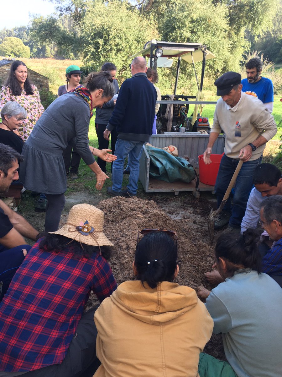 Aprendiendo también a cuidar la tierra en el Curso de agricultura regenerativa de <a href="/EoAlimenta/">Eo Alimenta</a> y <a href="/SLG_labregxs/">Sindicato Labrego</a>