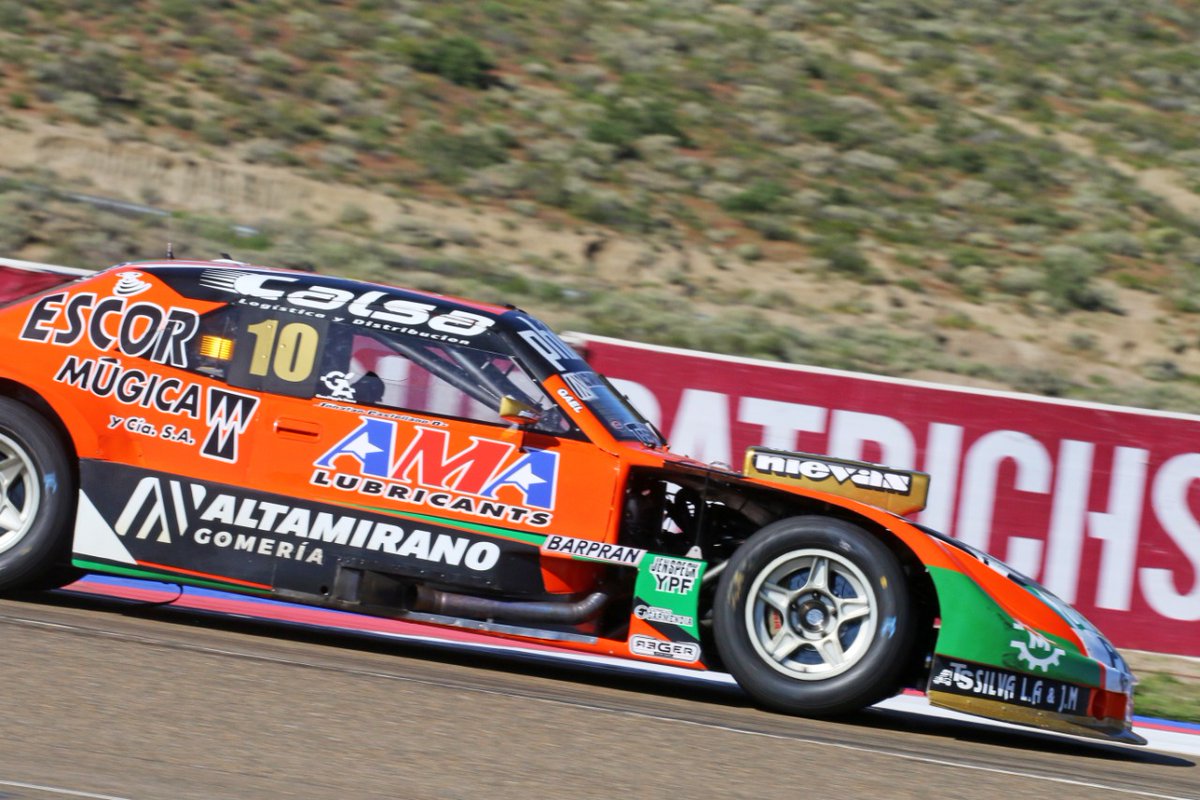 CarburandoTV's tweet photo. ¡El Turismo Carretera a fondo en Comodoro Rivadavia!

🔜 A las 13.13hs, se disputará el último entrenamiento de la máxima.

#TCenComodoro 

📸 @BernaBosco https://t.co/KHjr1lEcmi