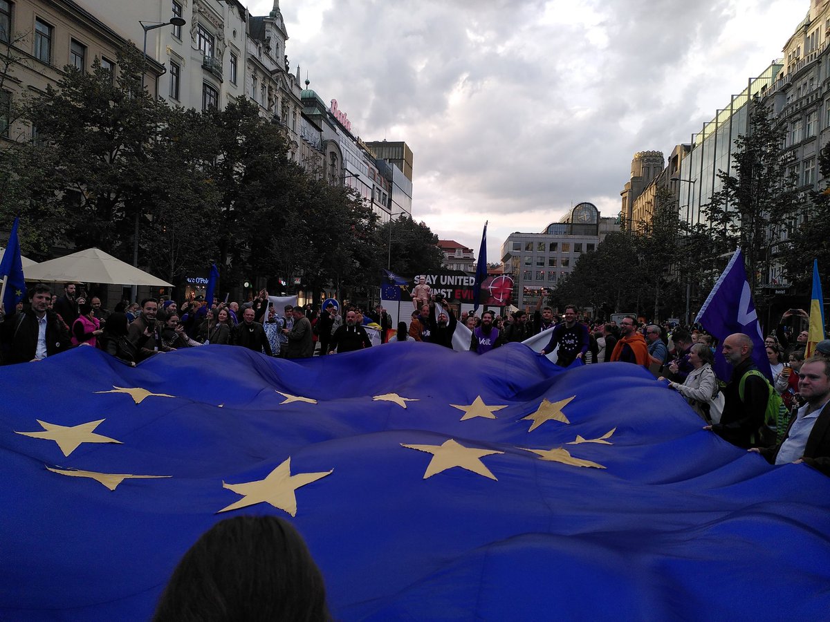 sim_palla's tweet photo. Getting ready for the public action #VoltAG 💜⚡ https://t.co/TfmAx7Tjuc