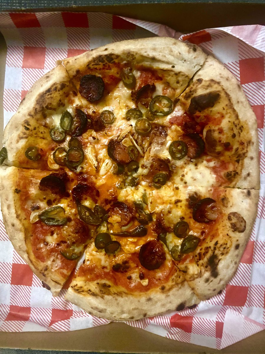 MeatOneVegBlog's tweet photo. With zero surprise, Larry’s Pizza - the offshoot of the excellent @caneatcafe - is absolutely fucking brilliant. Think the Pizza Hut of your dreams; NYC style with premium ingredients. It’s going in @ask_barney https://t.co/AfGscYomN5