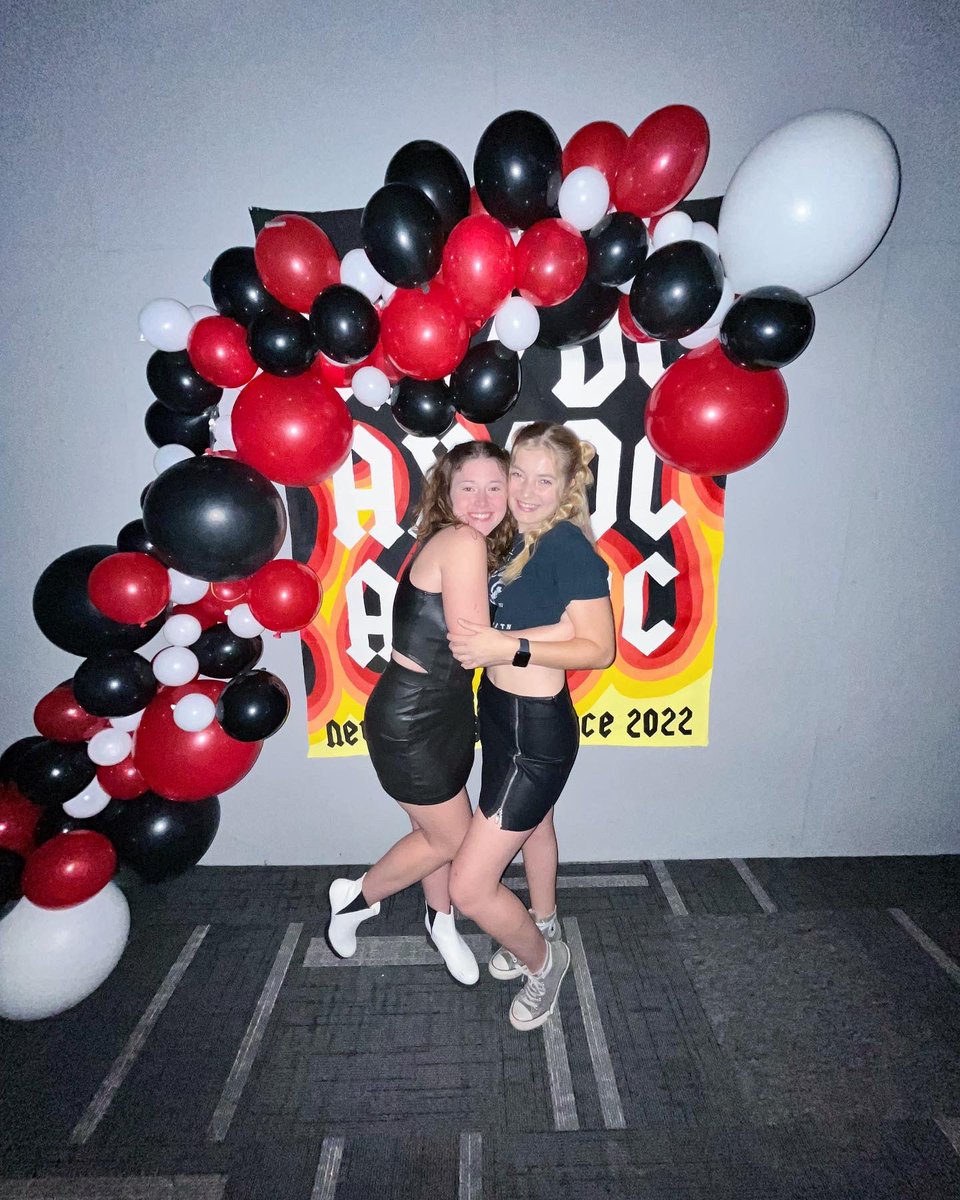 LaylaTammen's tweet image. AXiDC baby 🎸⚡️

#axidc #axid #alphaxidelta #rockandroll #sorority #electric