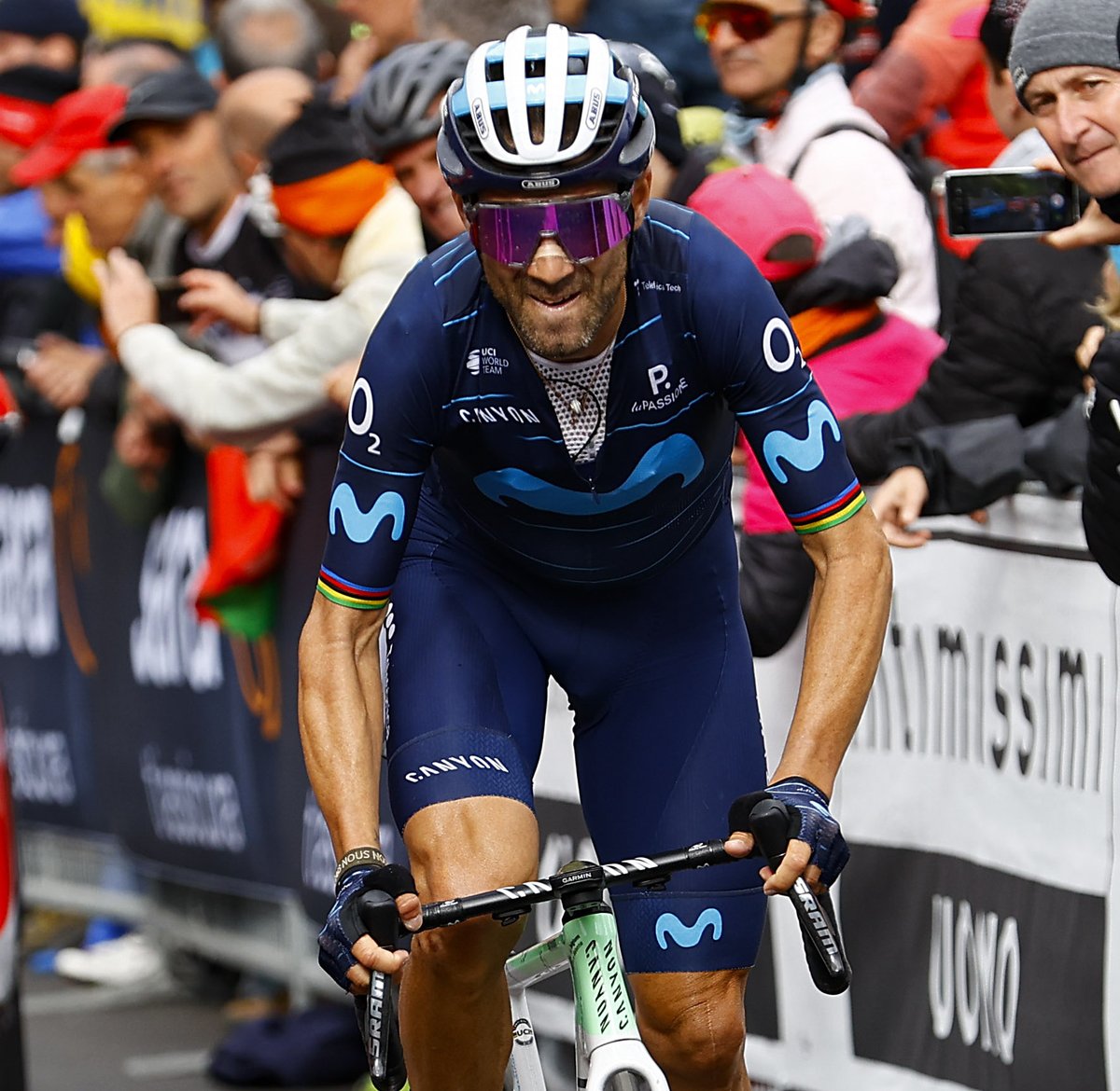 Después de 21 temporadas y 133 victorias, Alejandro Valverde pone fin a su carrera como ciclista profesional. Gracias por llevar a lo más alto al ciclismo español y ser ejemplo de dedicación, trabajo en equipo y afán de superación.

Mis mejores deseos en esta nueva etapa.