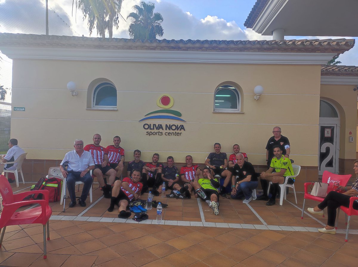 JadraqueDiego's tweet photo. Descansando para jugar la final del torneo solidario FEAFV, acabamos de eliminar a la Real Sociedad 2-1 ….. grandes https://t.co/9z8F2yt4UP