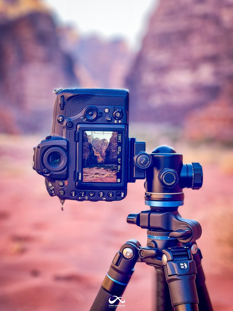 بسم الله نبدأ 
بأول #ثريد تعليمي في التصوير👌🏼

أهم 5 قواعد فى التصوير 
لتحصل على صور رائعة📸

لكل قاعدة ثريد مخصص لها 
رح اوريك كيف طبقت القواعد هذي وحصلت على نتائج مؤثرة وناجحة👌🏼

فضلها بلايك عشان ترجع لها❤️👇🏼 