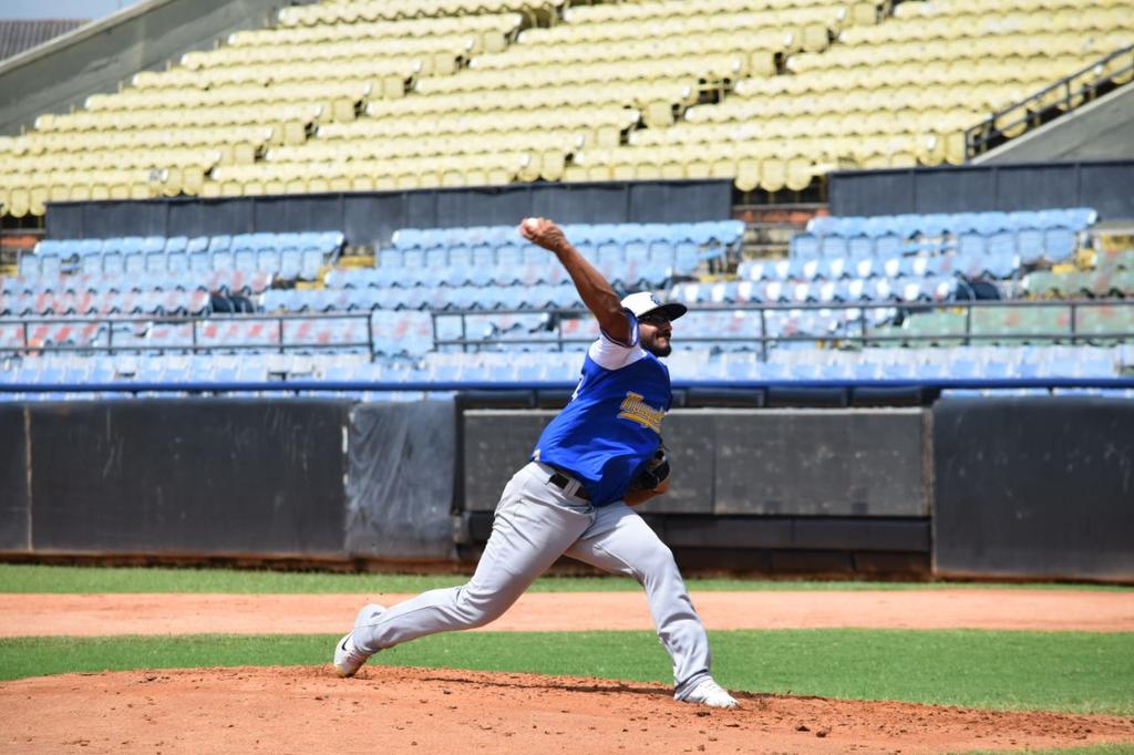 Magallanes_bbc's tweet photo. ¡Feliz sábado, magallaneros!🚢⚾

Seguimos preparándonos en nuestro sexto día de pretemporada, realizando práctica de bateo en vivo. 💪

Hoy no hubo incorporaciones en el equipo. 

#SomosMagallanes #MagallanesCampeon https://t.co/ujCICMsH3V