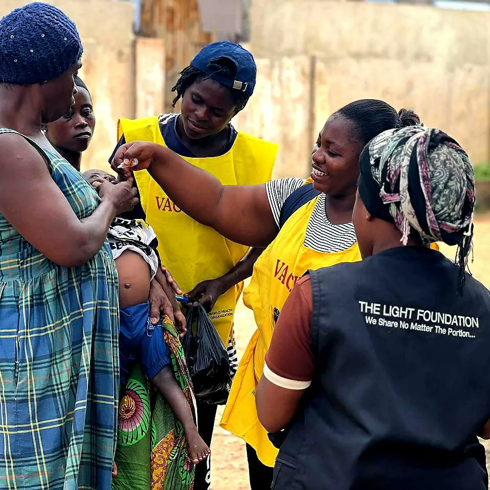 tlfghana's tweet photo. Children aged 0 to 5 are currently receiving the second round of #Polio vaccines. To ensure that no child is left behind, @tlfghana is on the ground monitoring the exercise and mobilising caregivers in support of @unicefghana #SBCUnit @_GHSofficial
#TLFGhana #UNICEFGhana #GHS https://t.co/JkayyT8J0x