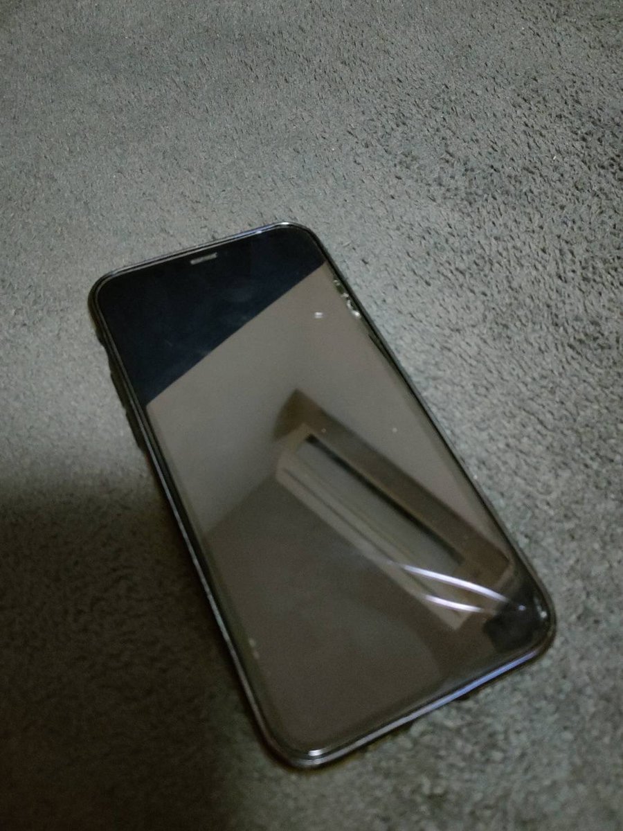 Shunta70564581's tweet photo. iPad→画���割れ
MacBook→画面割れ
iPhone→画面割れ
Androidケータイ→元気💪💪

だからApple無理なんだよなー。 https://t.co/cVhR8C4eOL