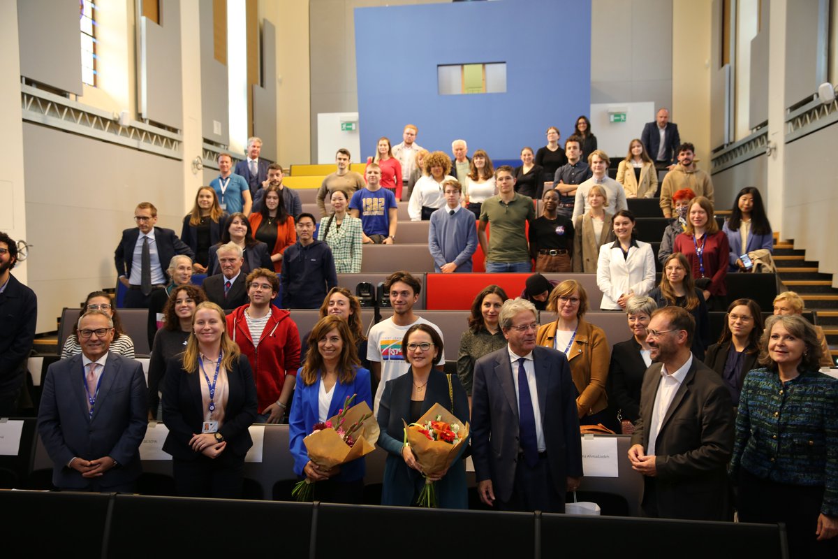 uni_lu's tweet photo. 🗣 "What next for #Europe’s youth?"
🇪🇺 On 4 October 2022, #uni_lu hosted a #CitizensDialogue, with Mrs. @Yuriko_Backes, Minister of Finance of Luxembourg, &amp; Mr. @PaoloGentiloni, European Commissioner for Economy. 
➡️ https://t.co/5PSvIcxc4z ⬅️

#FutureOfEurope https://t.co/rHCTYOyv91
