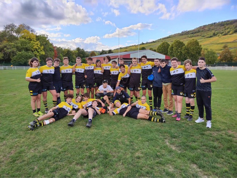 RcmSeo's tweet photo. CADETS !! 

Belle victoire de nos cadets cet après-midi sur le terrain de l’entente MOM-SAR II ! 
Merci pour votre soutient 💛🖤 https://t.co/hJf6sD511o