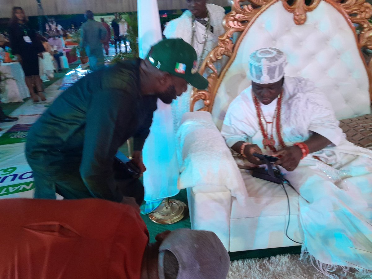 2023Beyond's tweet image. Director General of @2023Beyond @realwan and the Director of Finance of the project @IbrahimAlliBal4 paying homage to the Ooni of Ife, Oba Adeyeye Ogunwusi in an event recently.