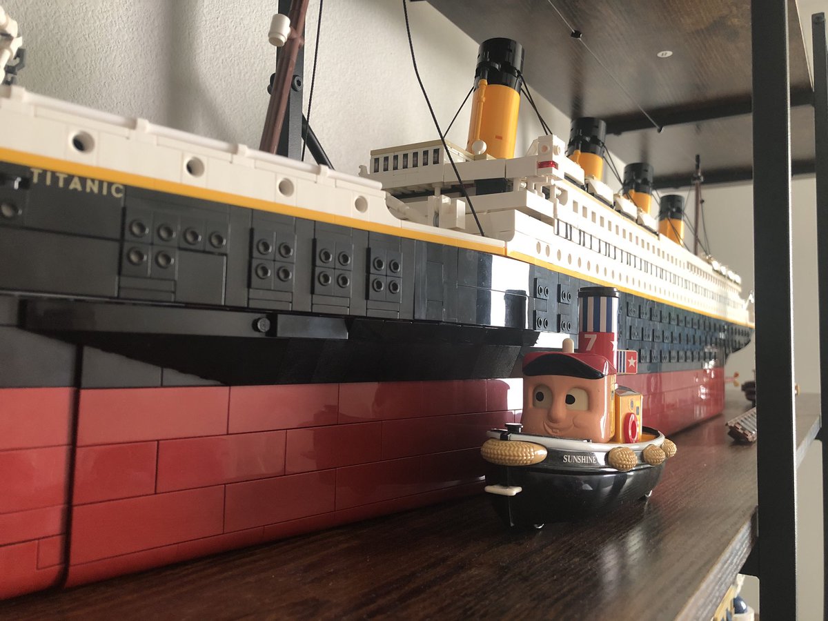 TheUnluckyTug's tweet photo. For the record, the Takara Tugs scale perfectly with Lego Titanic https://t.co/JvzhFIfsY2