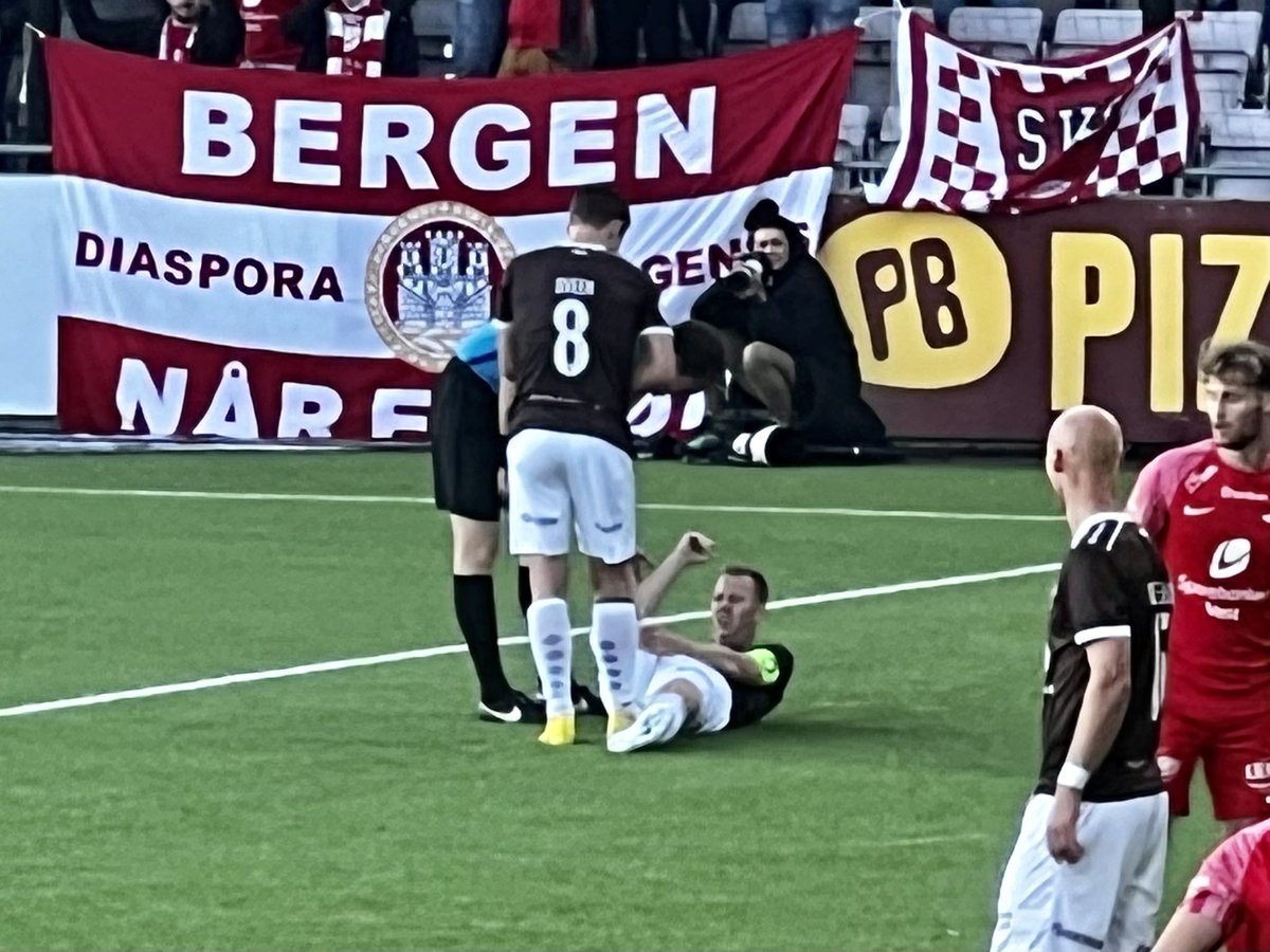 saihtam's tweet photo. Only three things are certain in life: Death, tre poeng mot Brann and seierskrampa. https://t.co/Myrbw25dJb
