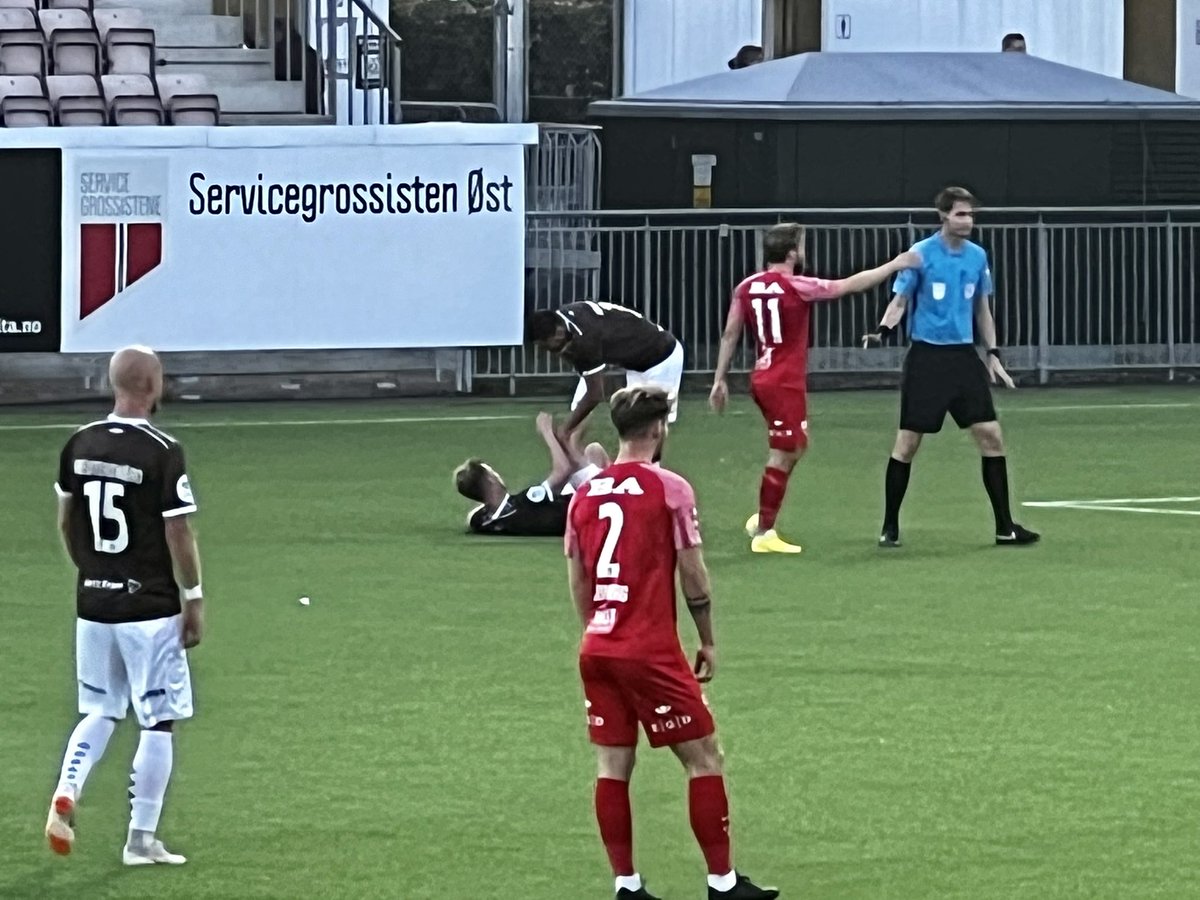 saihtam's tweet photo. Only three things are certain in life: Death, tre poeng mot Brann and seierskrampa. https://t.co/Myrbw25dJb