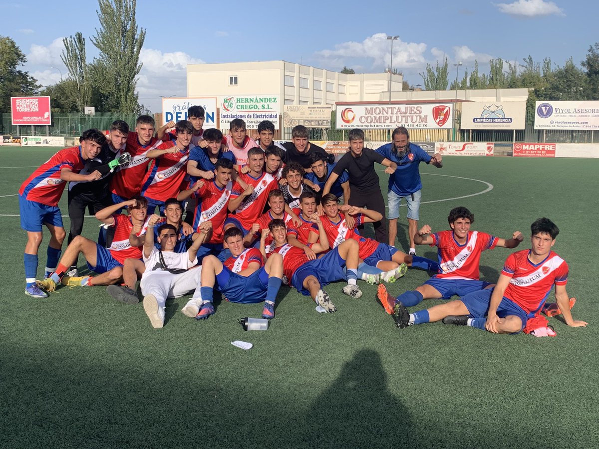 FINAL, Final, Finaaaall en el
Estadio Municipal de #LasVeredillas
J5 Liga Nacional Juvenil
#ADTJuvenilA

AD TORREJON CF - 2

COMPLUTENSE - 1

#montajescomplutum
<a href="/TorrejonDxte/">Concejalía Deportes Torrejón de Ardoz</a> 
#siemprecontigotorrejon