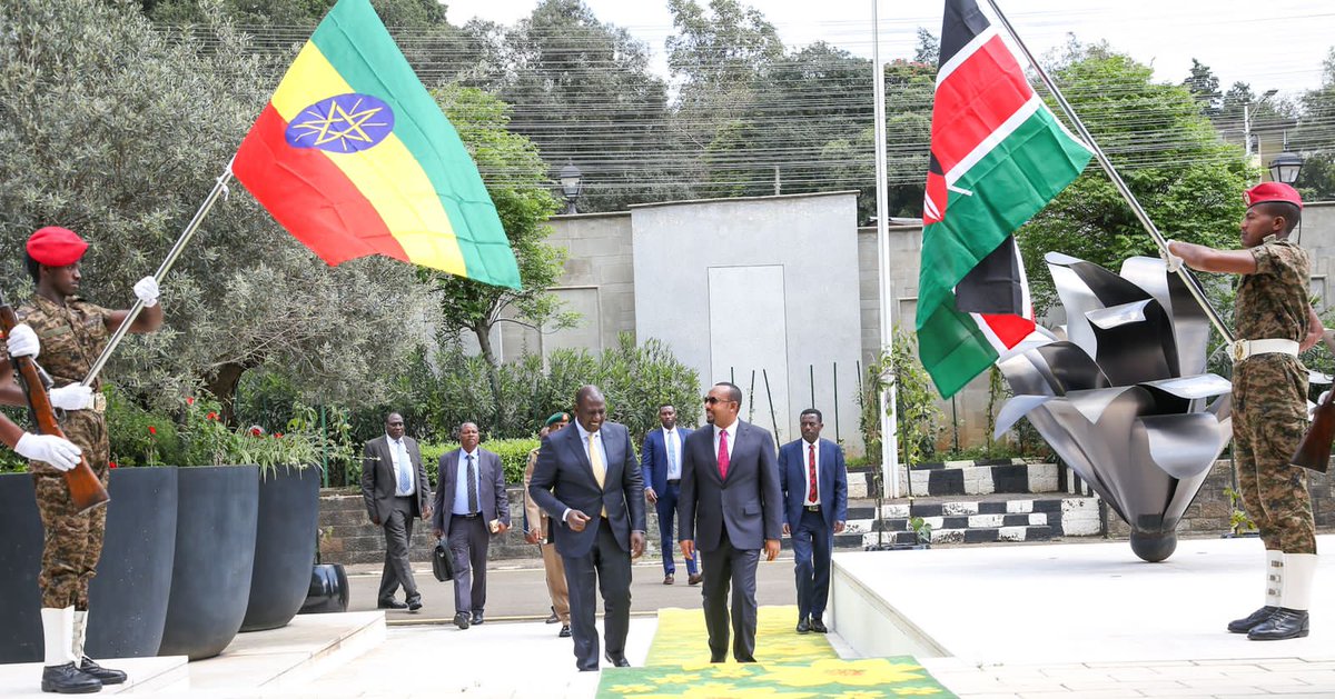AKLILLCOMPANY's tweet photo. Welcoming the newly elected @WilliamsRuto with grace❤
@AbiyAhmedAli #AdeyAbabaCarpet
#AdeyCarpet #Ethiopia
@PMEthiopia https://t.co/kRzfo3yLpO