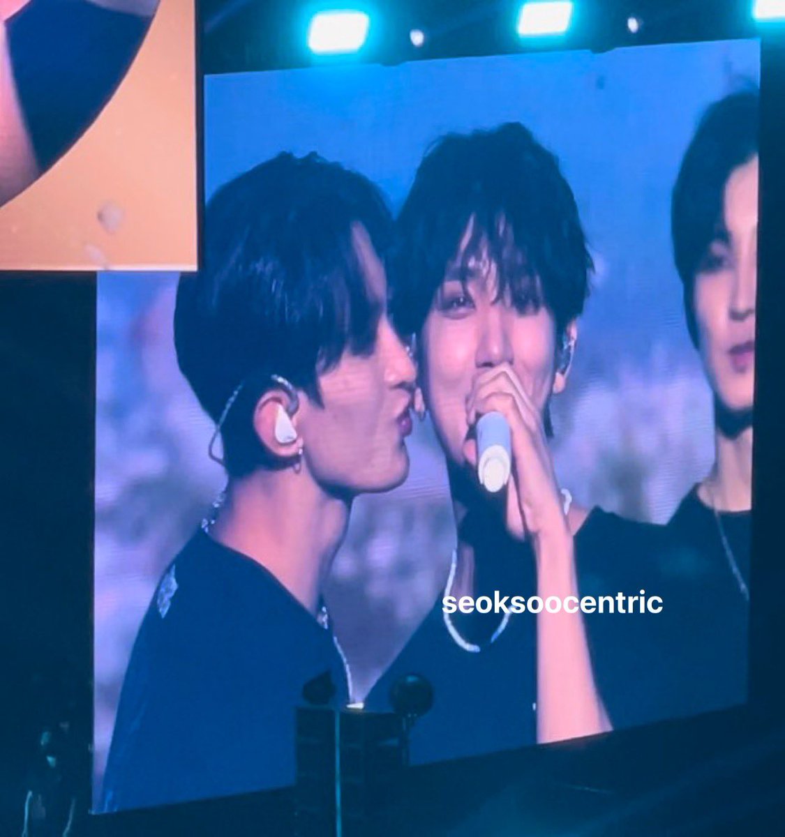 kiss me baby
