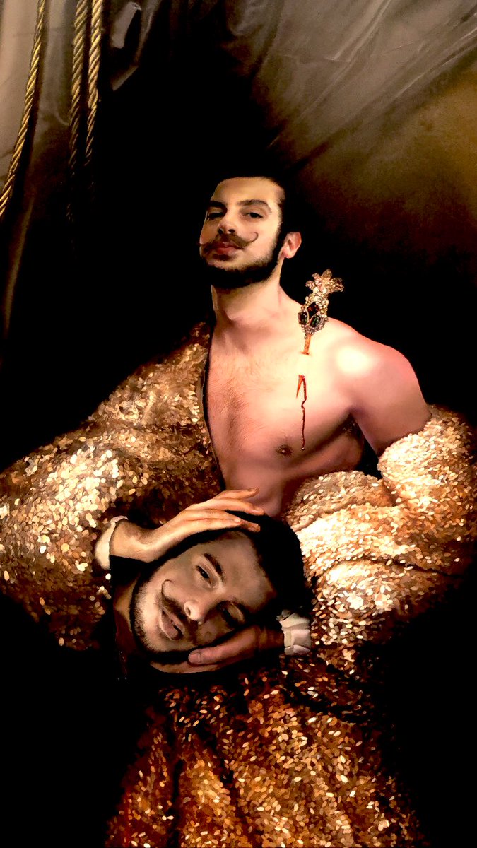 Âheste çek kürekleri mehtâb uyanmasın,
Bir âlem-i hayâle dalan âb uyanmasın.
  
#tanerceylan