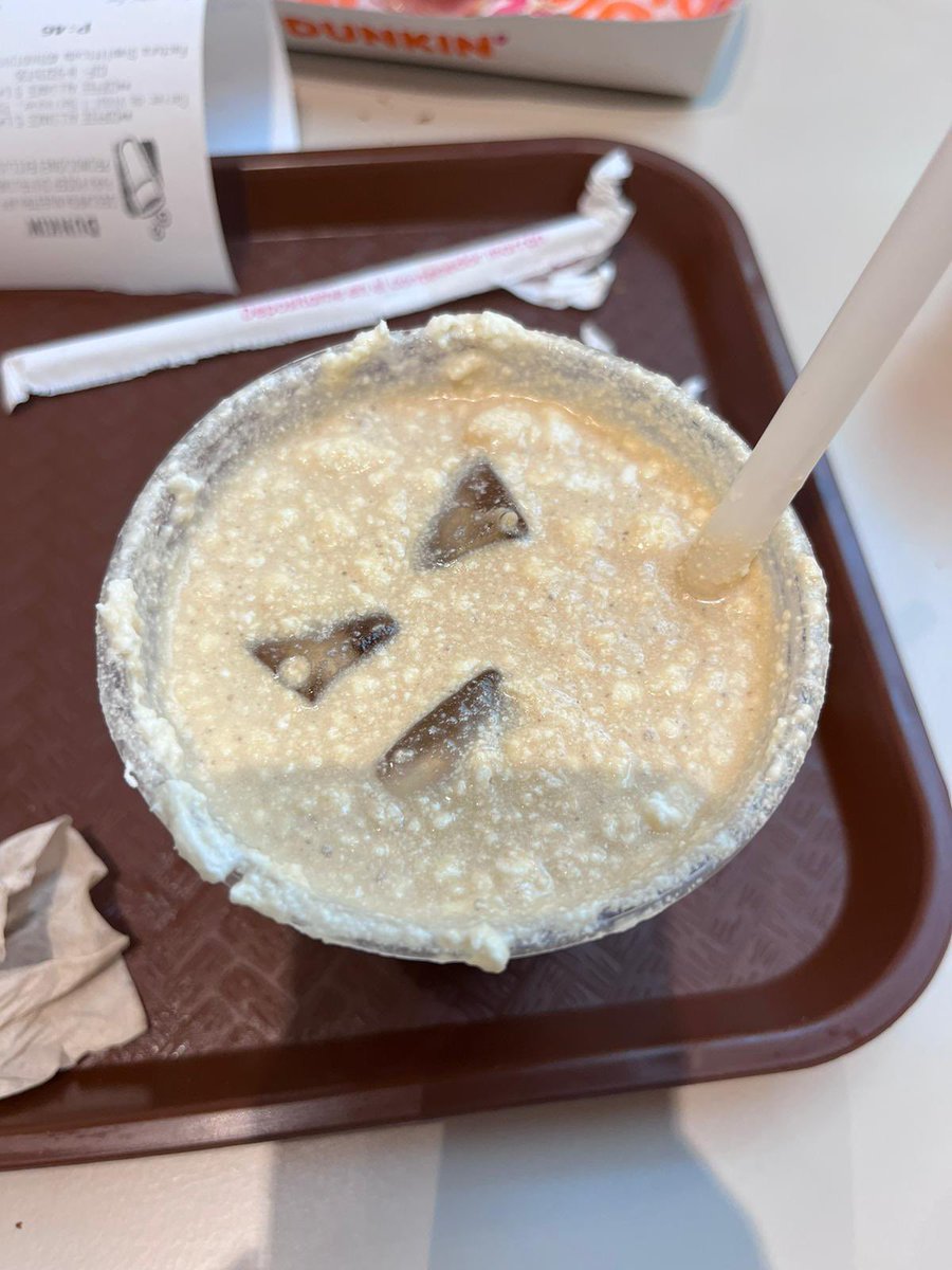 menteursyeux's tweet photo. Tienen huevos a decirme q esta nata no esta cortada en el dunkin @dunkin_es 

Vomitado de unicornio https://t.co/pGu9DGuQvB