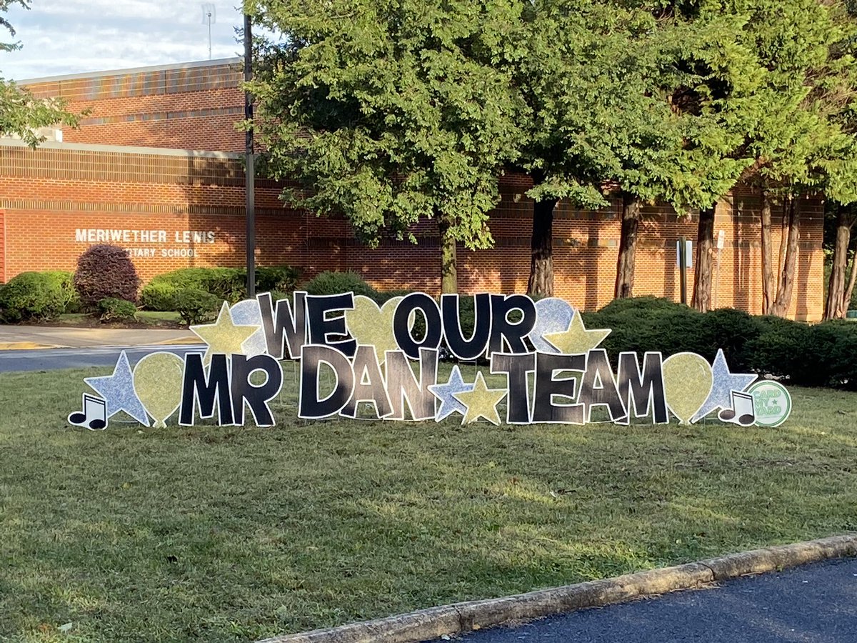 Lucky to have such a fabulous custodial staff <a href="/MeriwetherLES/">Meriwether Lewis</a>.  Thank you, Mr.Dan and team! <a href="/educateju/">Jennifer Underwood</a> <a href="/MLSPTO/">Meriwether Lewis PTO</a> <a href="/k12albemarle/">AlbemarleCountySchls</a> #meriwethermagic
