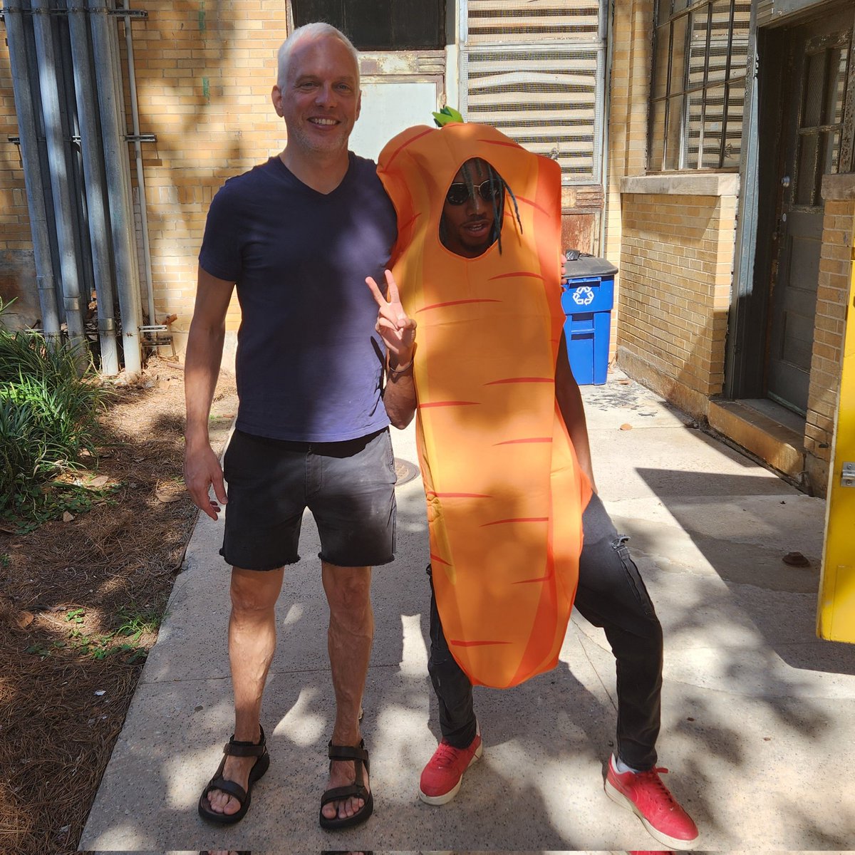 aftercarbar's tweet photo. Vegan PopUp today at #aftercar Carrot Dog 12-4:00 #vegan #hotdogs #carrots cc: @ryangravel @generatoratl https://t.co/QkJrvFdfDi