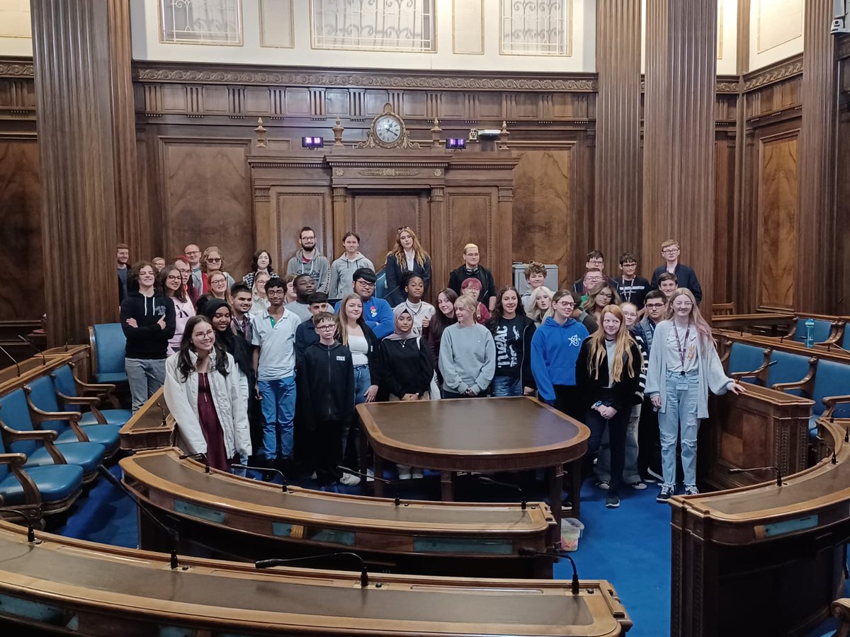 Had a great time at @YouthWorkUnit Youth Convention with <a href="/Rotherham_YC/">Rotherham Youth Cabinet</a> - learned more about period poverty and domestic abuse and now know exactly what to do when meeting an MP on my walk from home
(sorry Safaa I forgot what the hashtags were...)
#ukyp #youthvoice #ukypmanifesto