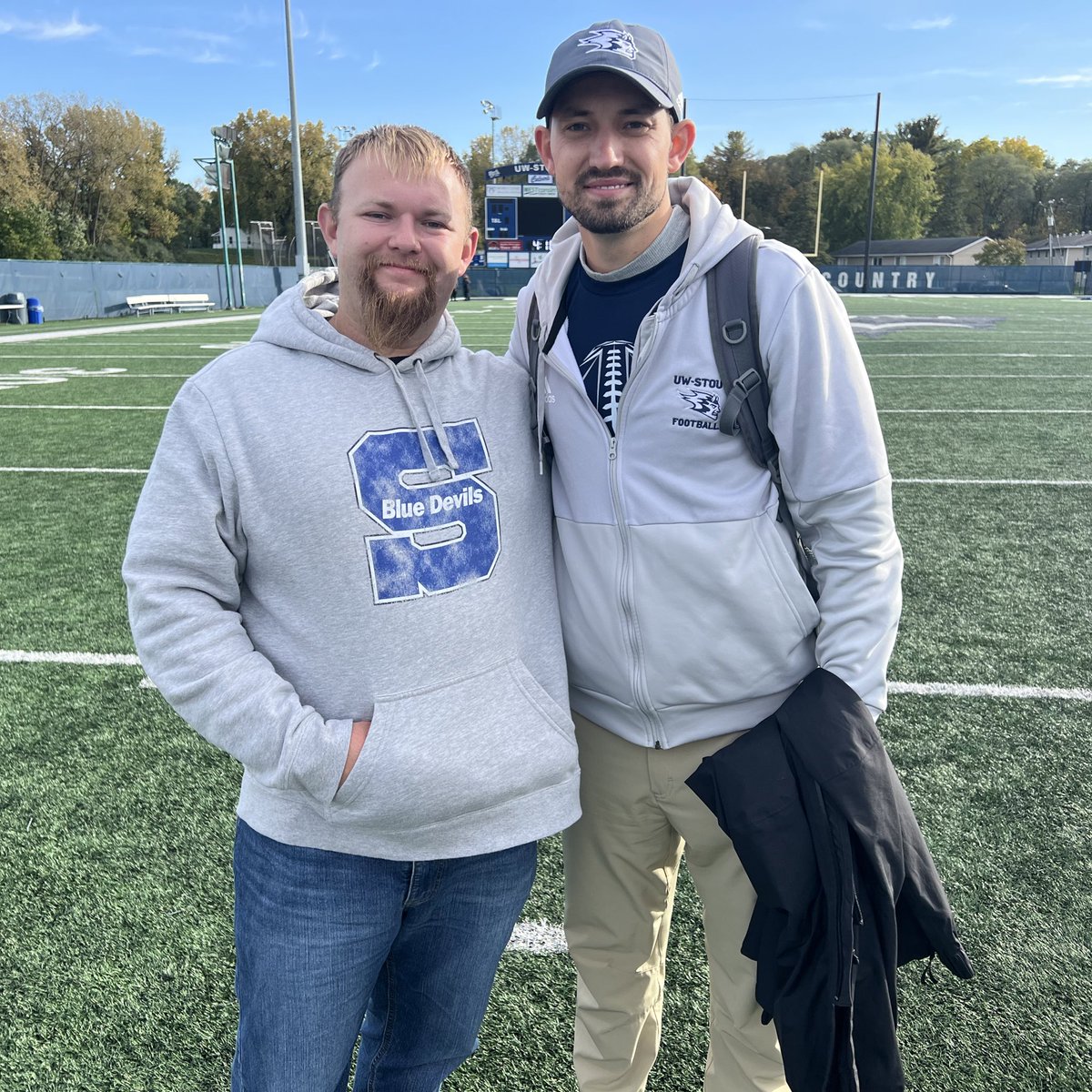 GoslingsUpdates's tweet photo. Once a Gosling, always a Gosling. It was awesome to visit UW-Stout for the 1st time &amp; catch up with a few Watertown alumni from the past! Stout OL Andrew David (Class of 2022), LaCrosse assistant Charlie Van Norman (2020), &amp; Stout offensive coordinator Tarek Yaeggi (2013)! #wisfb https://t.co/Sc695ovCWI
