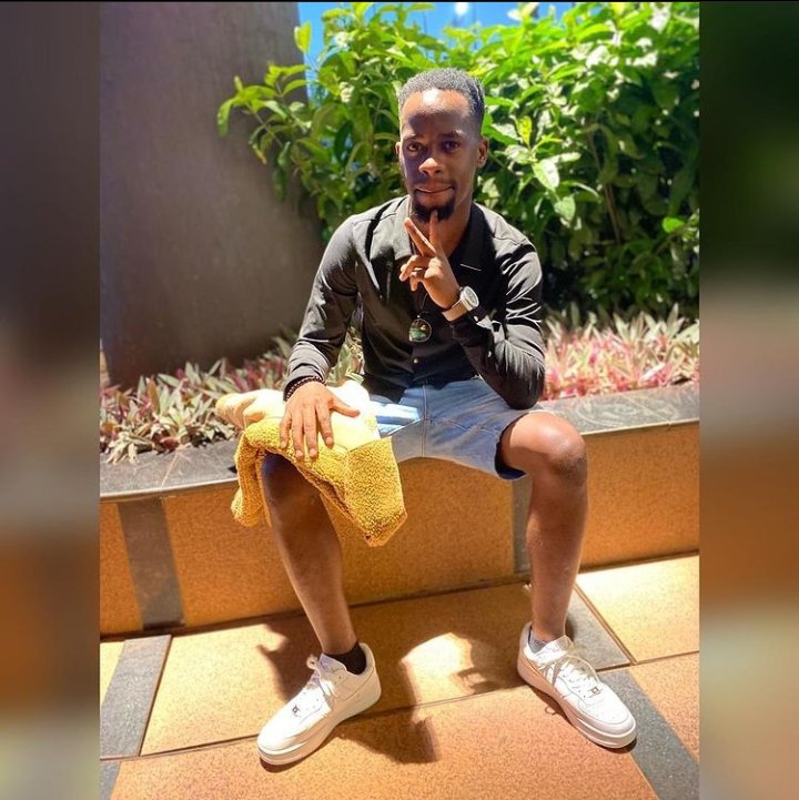 JonathanJingo's tweet photo. Celebrating Uganda's birthday with the big man's birthday. Happiest birthday my brother. Love u mob . Big up to your new age . #TAG TEAM SANKE https://t.co/4RFzVgIhDL