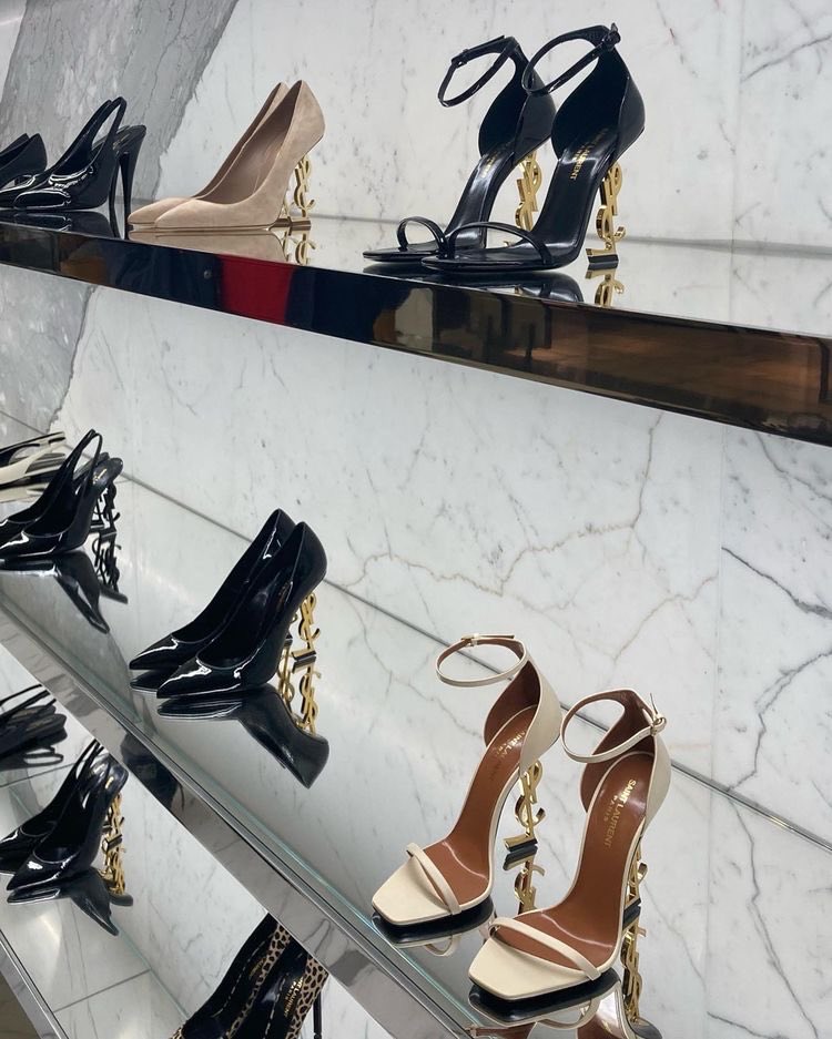 SelectOutfit's tweet photo. ysl heels https://t.co/w8f9QLNYgW