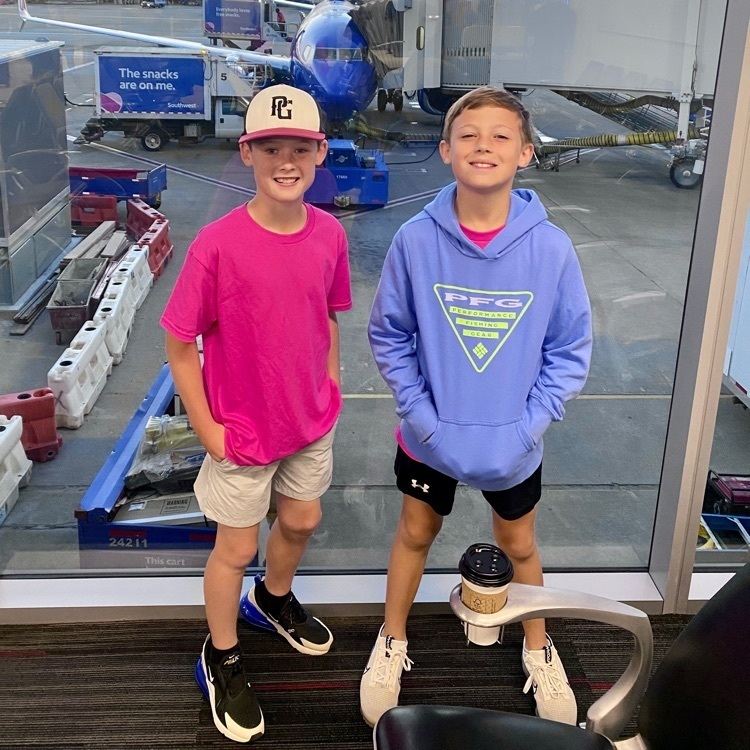 TGScottElem's tweet photo. These MoCo 5th graders got an early start for their Fall Break adventure in DC & are already making the most of it! #5thgradetrip #dcadventure #knightstigersandbears https://t.co/BZq0J2CZoF