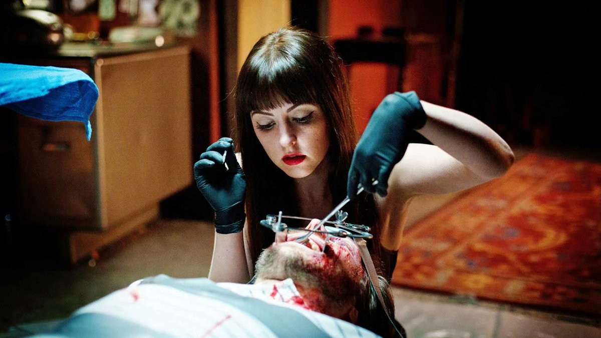 JohnoftehDead's tweet image. AMERICAN MARY (2013) - A struggling medical student uses her skills to make a living performing extreme body modifications. Peep this for great gore and my teenage crush Katharine Isabelle! Stream via Shudder/Tubi. #spookySZN