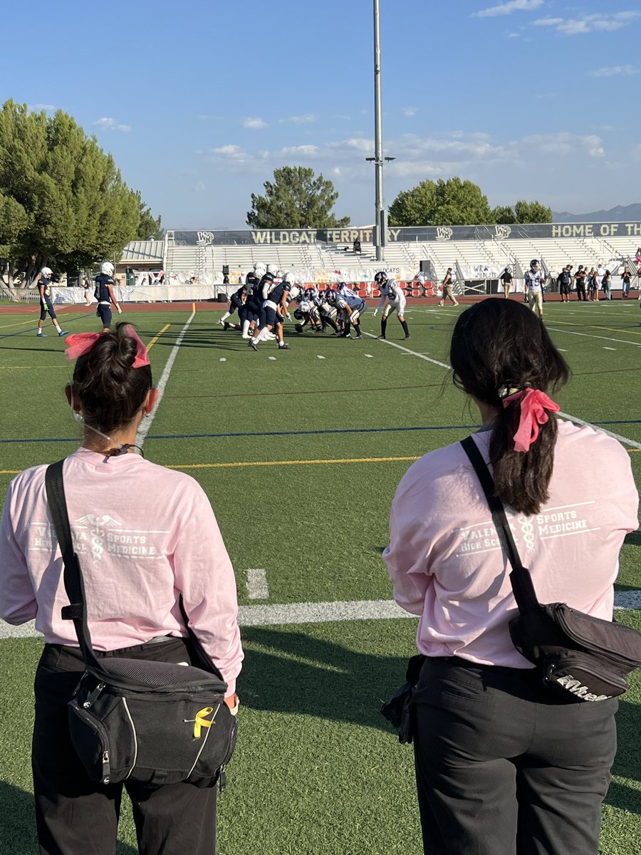 valenciahighmsa's tweet photo. This friday our MSA students worked the football game. In support of Breast Cancer Awareness month and the pink put theme they all wore https://t.co/qxhi12MLPQ