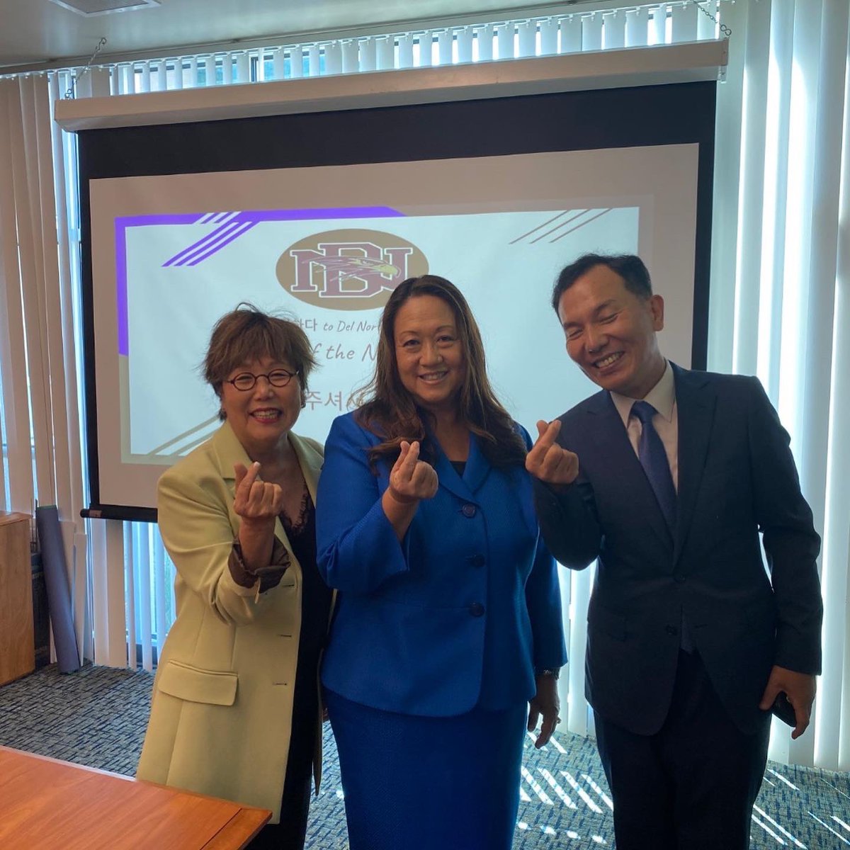 Foundation4KLAC's tweet photo. FKLAC and KECLA signed an MOU with Poway USD who will open Korean language courses at Del Norte High. Pictured here include KECLA director,Foundation President, Poway Superintendent, Global Language Director, Principal of Del Norte High School, and Board Member. https://t.co/OKm6iImZGY
