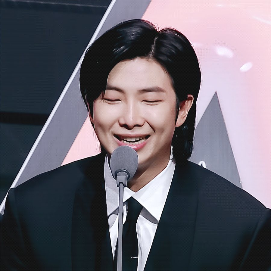 Jornalbangtanbr's tweet photo. 🐨•Eu só tenho uma coisa a dizer :
"Covinhas/dimples"
E digo mais!!!:
"Namjoon de terno!"

Acredito que não preciso dizer mais nada 😅🔥🫠🥹💜😅

💫 @bts_twt #BTS #BTSARMY #RMdimples #Namjoondeterno #TheFactMusicAwards2022  #RM https://t.co/xOkSsd0Dwq