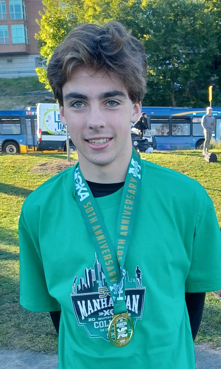 Boys take Varsity G title at #Manhattan Invitational at VanCortlandtPark. George Andrus takes first! @ HMHSAthletics.