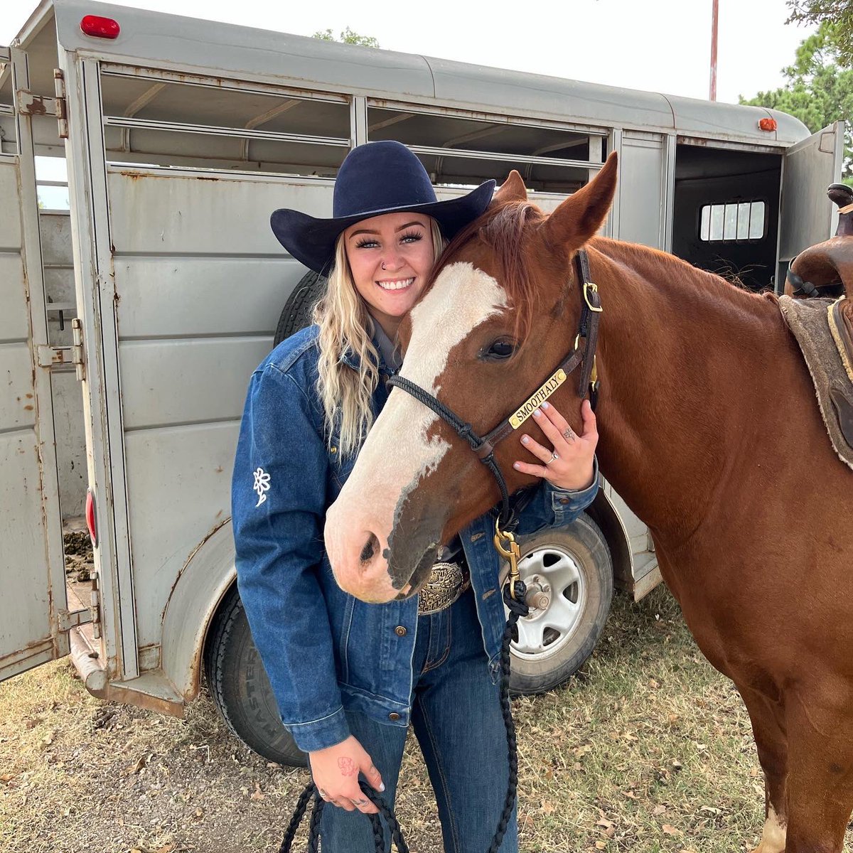 rachelslathar's tweet photo. Sure am blessed to show a mare with such a big heart. Suga Momma pulled a check for 2nd in the 15k am today. Thank You Lord🙌🏻 https://t.co/O78WHdG8EM
